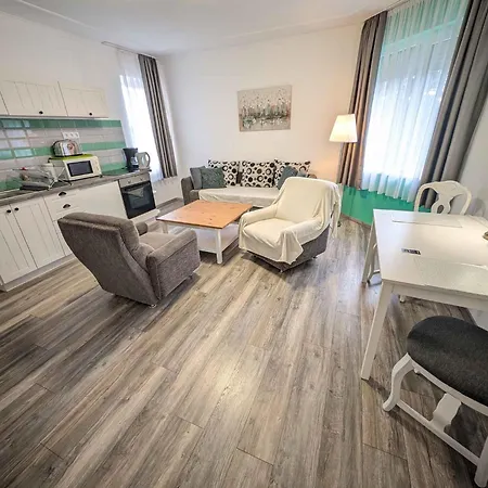 In 48126 Apartman *